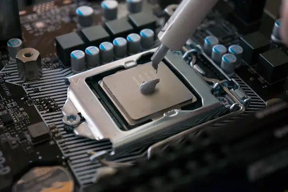 pea-sized amount of thermal paste applied on CPU